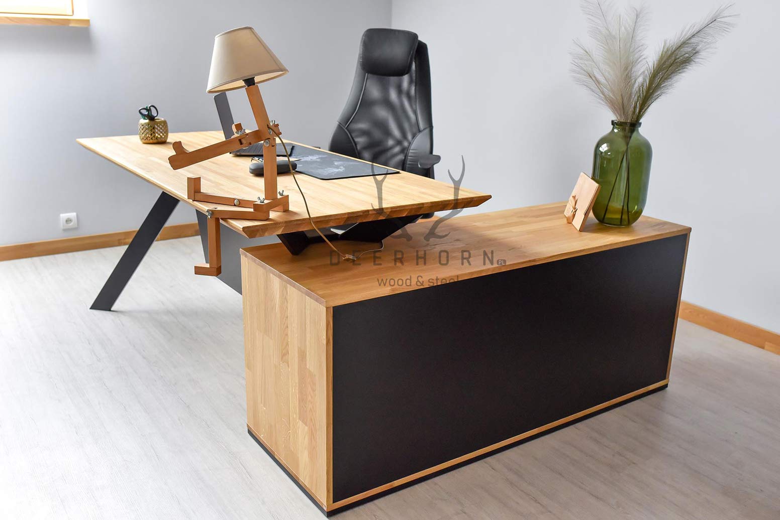 Futur bureau d'angle de style actif