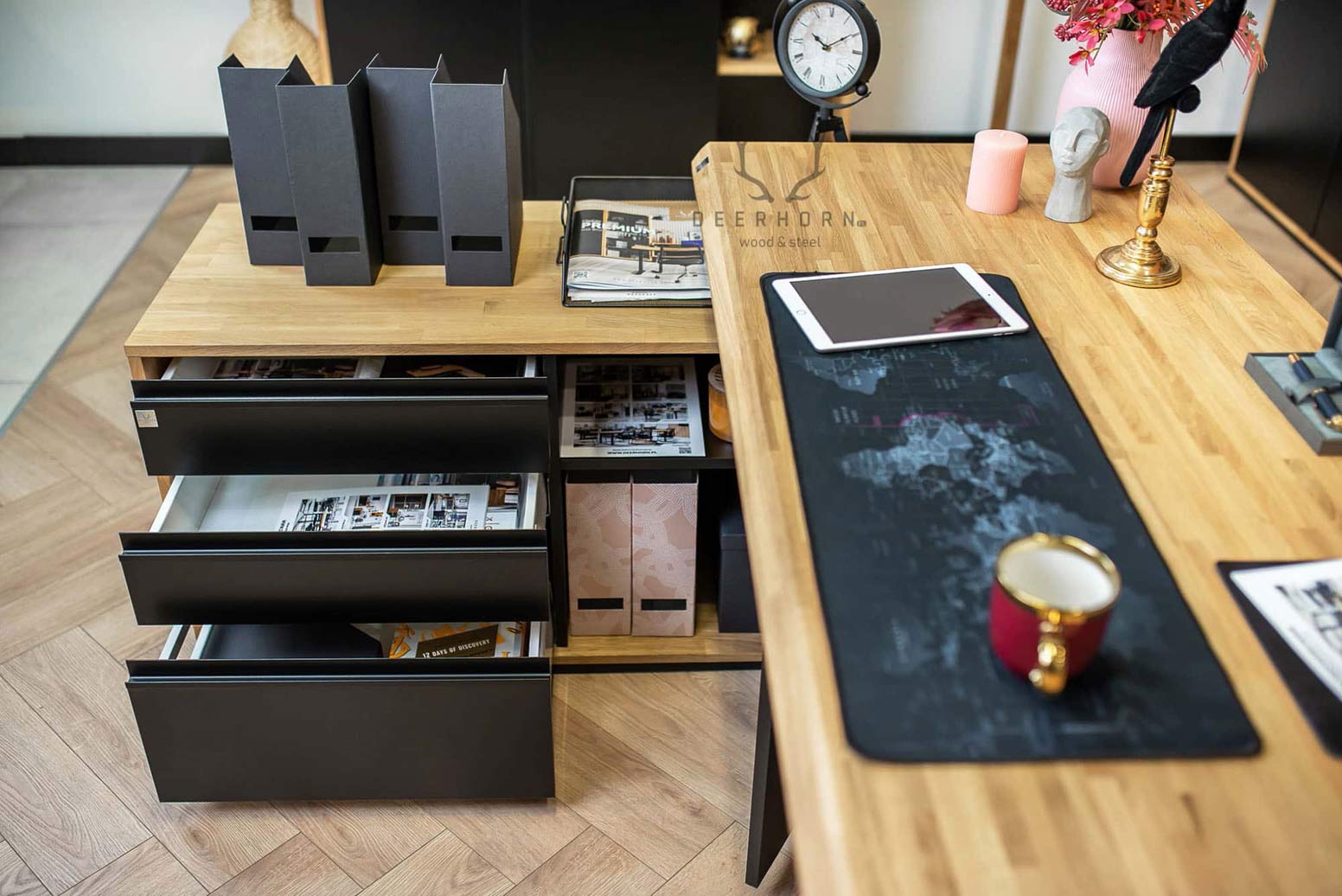 Futur bureau d'angle de style actif