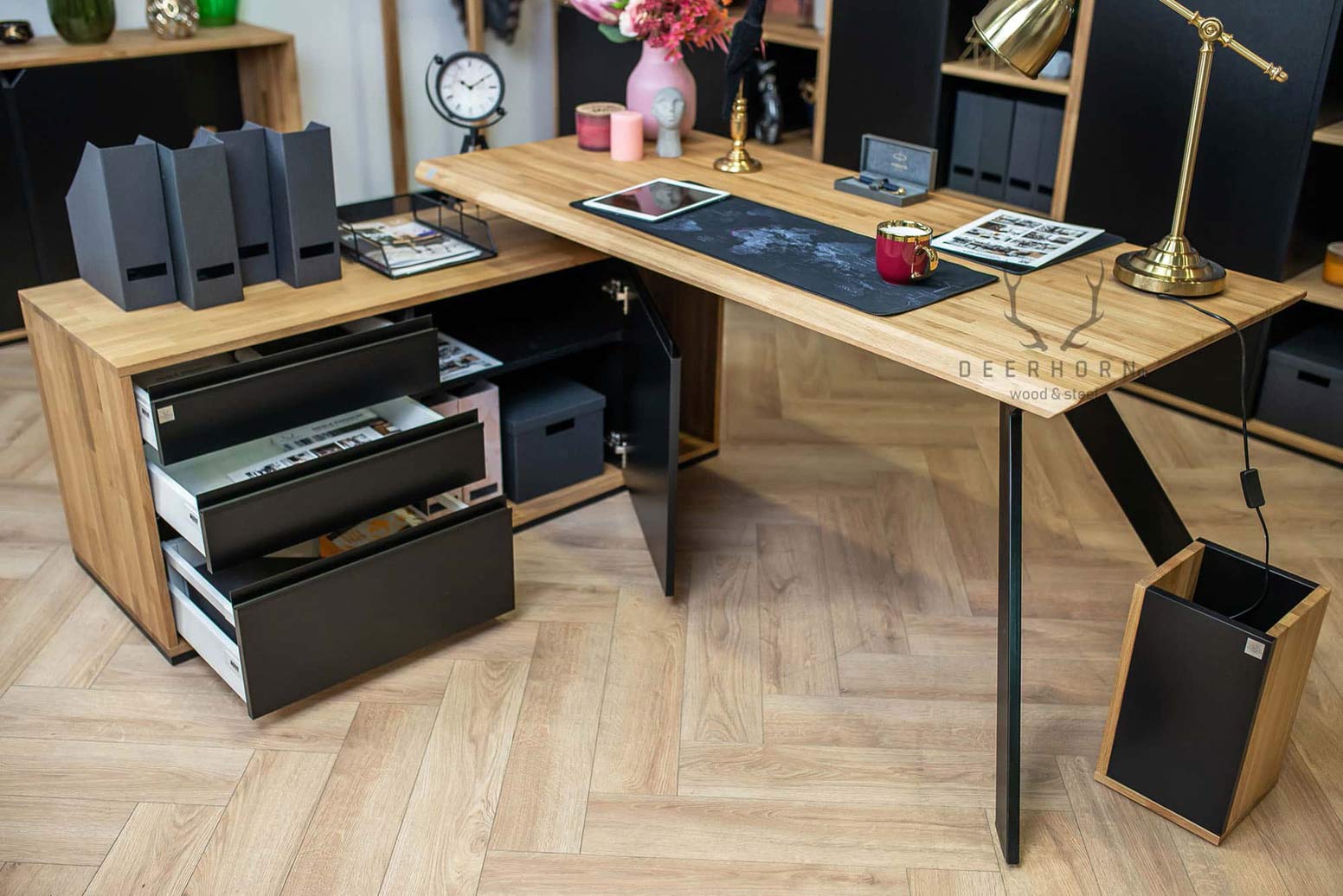 Futur bureau d'angle de style actif