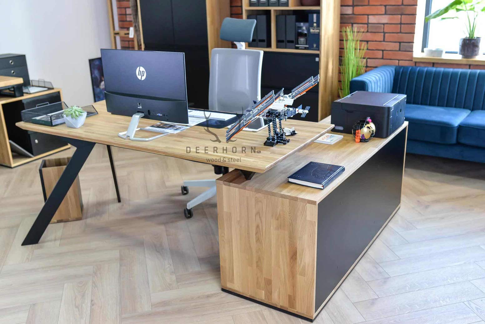 Futur bureau d'angle de style actif