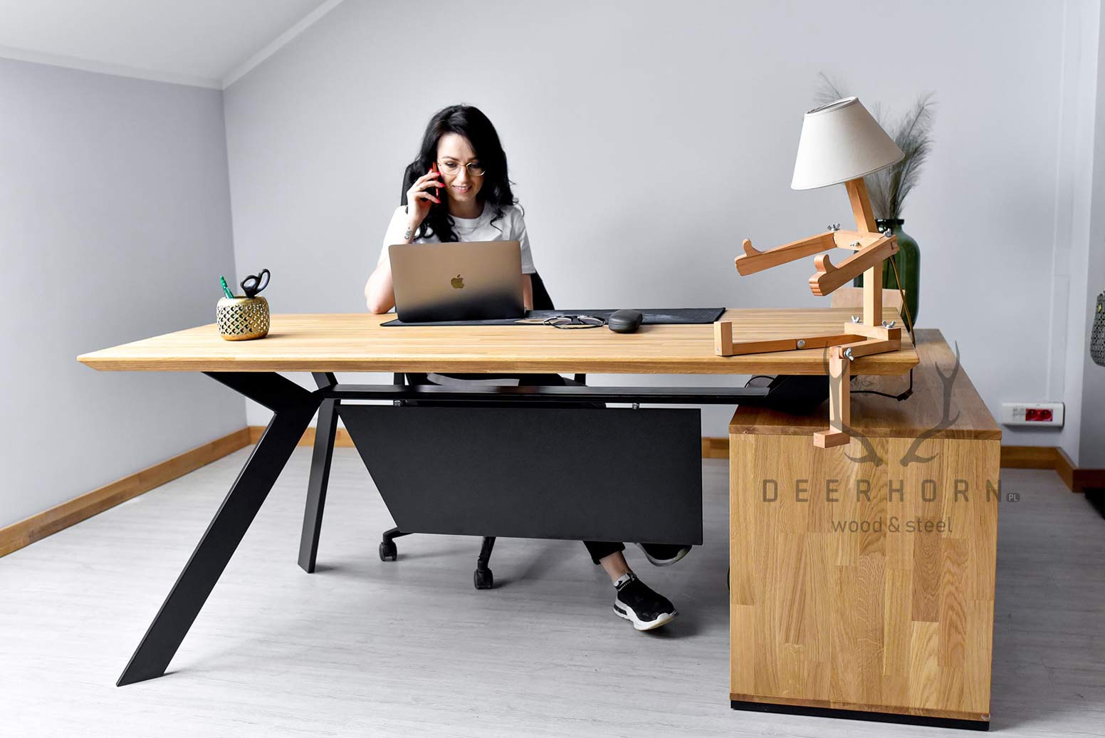 Futur bureau d'angle de style actif