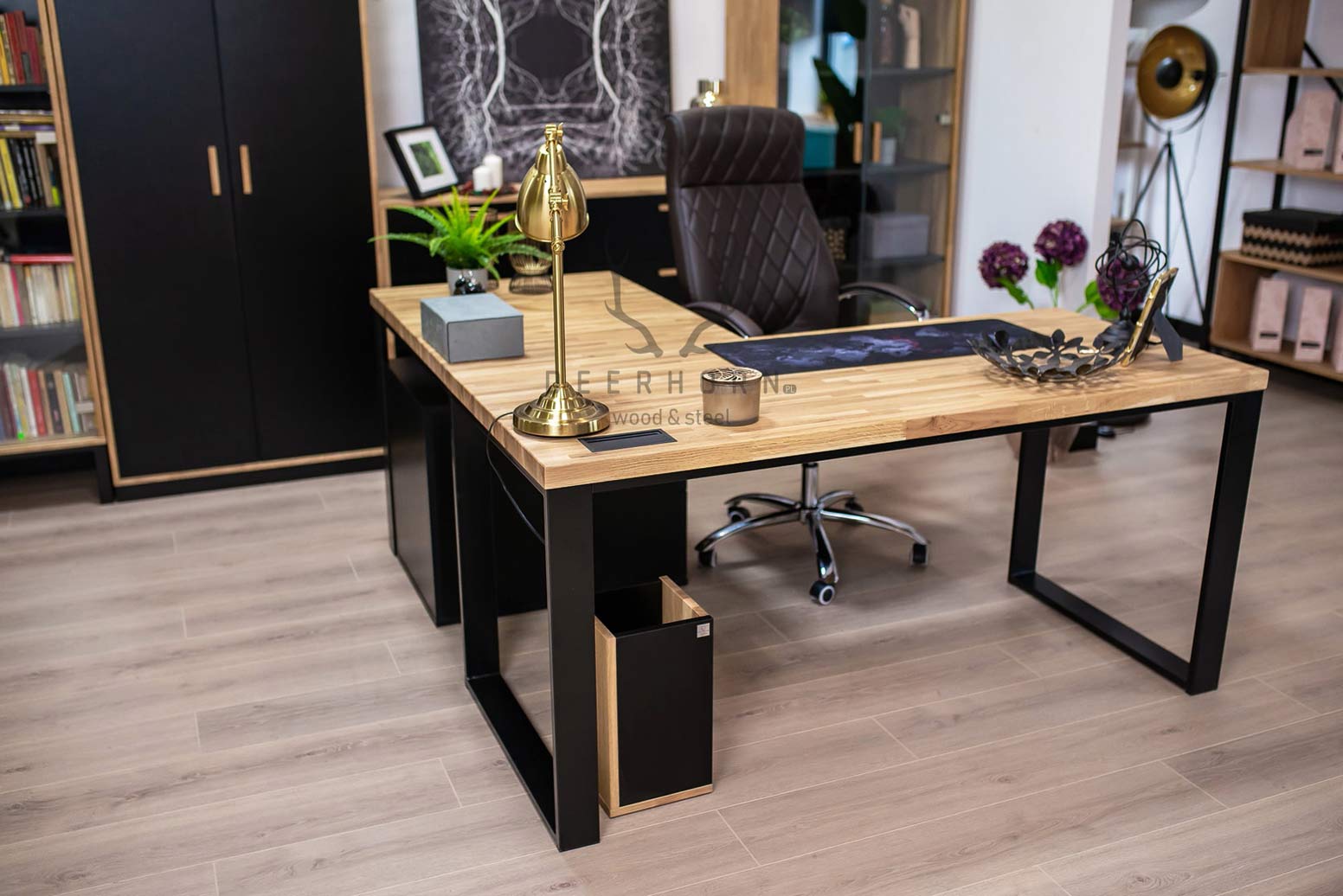Bureau d'angle avec plateau loft en bois + caisson