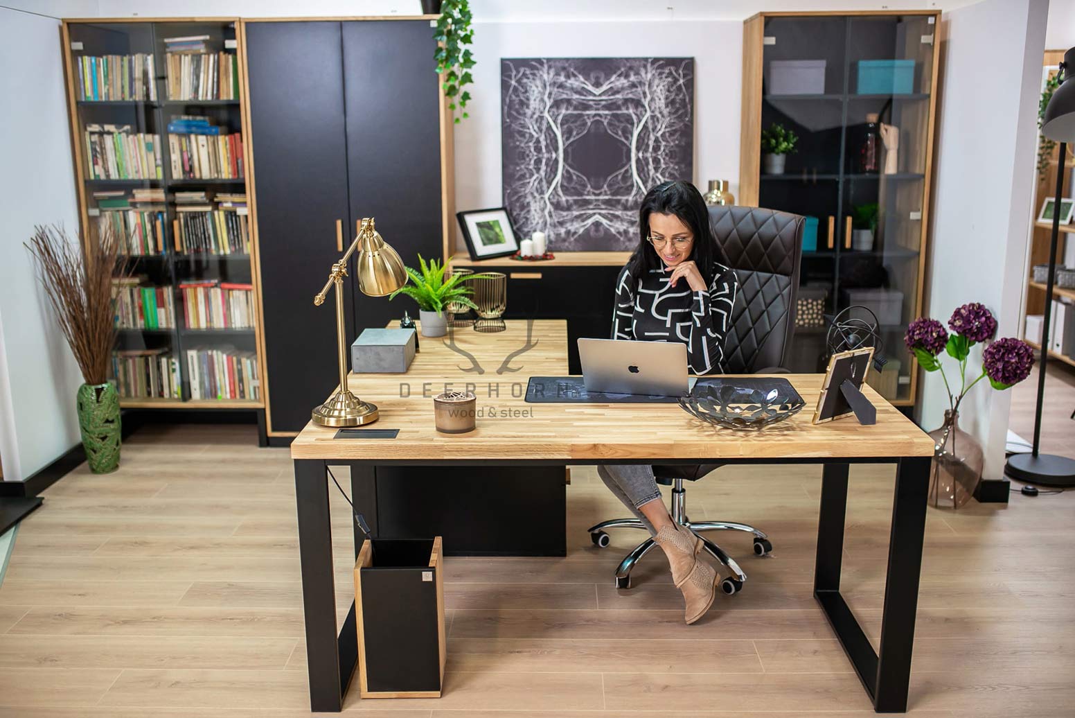 Bureau d'angle avec plateau loft en bois + caisson