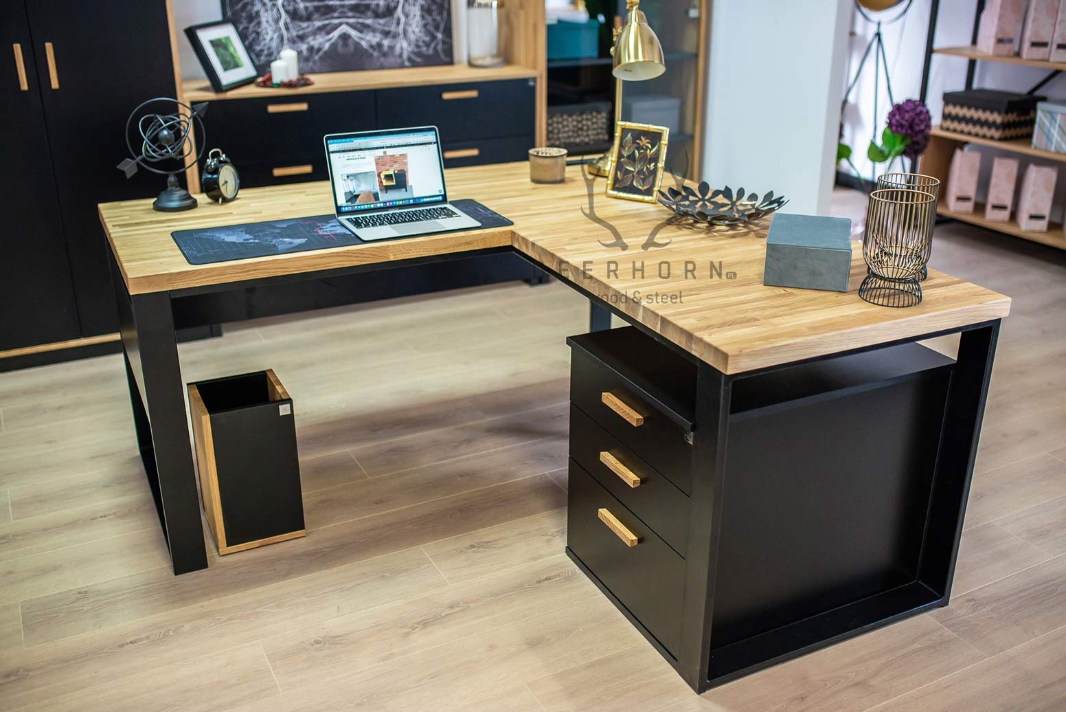 Bureau d'angle avec plateau loft en bois + caisson