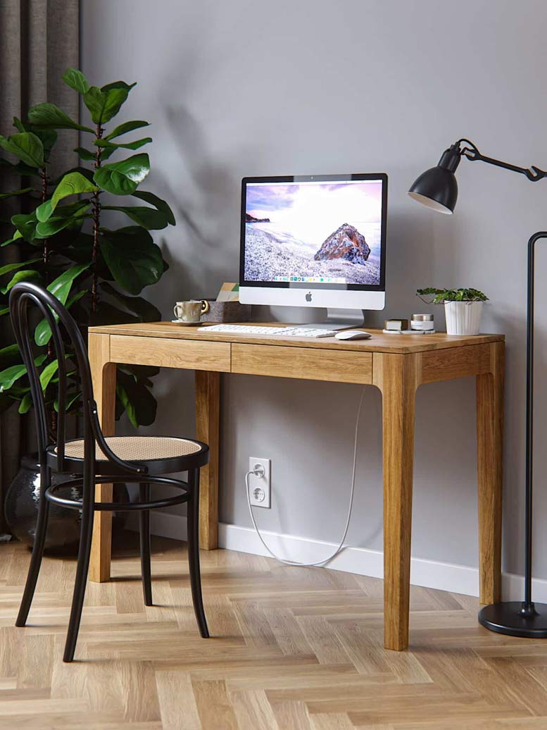 Bureau en bois avec tiroirs