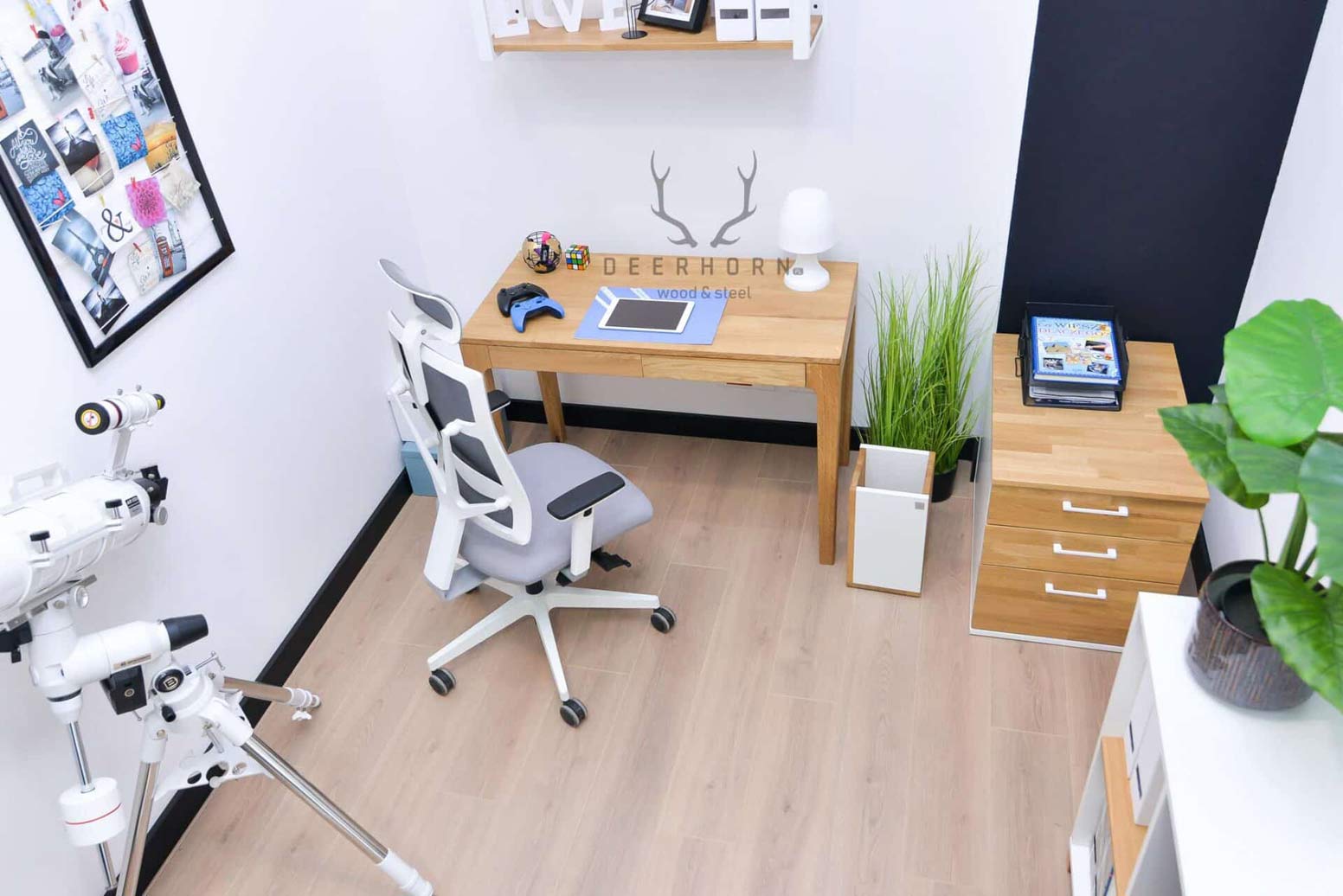 Bureau en bois avec tiroirs