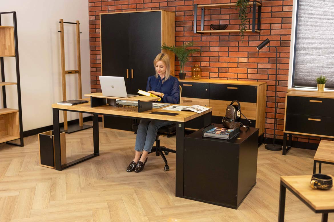 Bureau de travail avec tiroirs. Plateau en chêne et tiroirs en blum