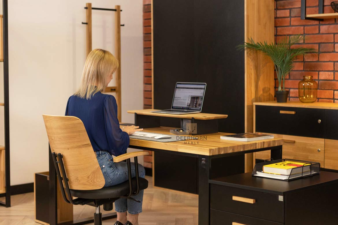 Bureau de travail avec tiroirs. Plateau en chêne et tiroirs en blum