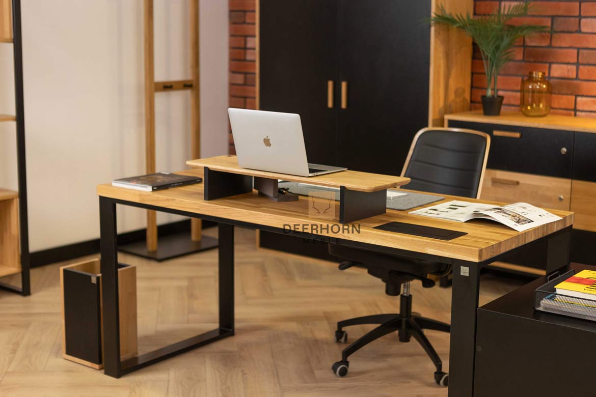 Bureau de travail avec tiroirs. Plateau en chêne et tiroirs en blum