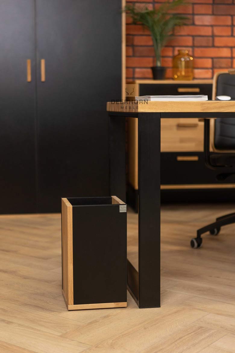 Bureau de travail avec tiroirs. Plateau en chêne et tiroirs en blum