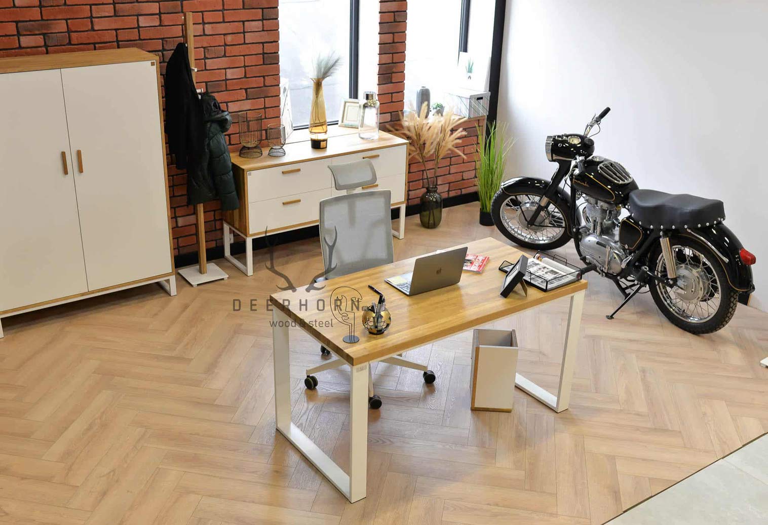 Bureau blanc avec plateau en bois