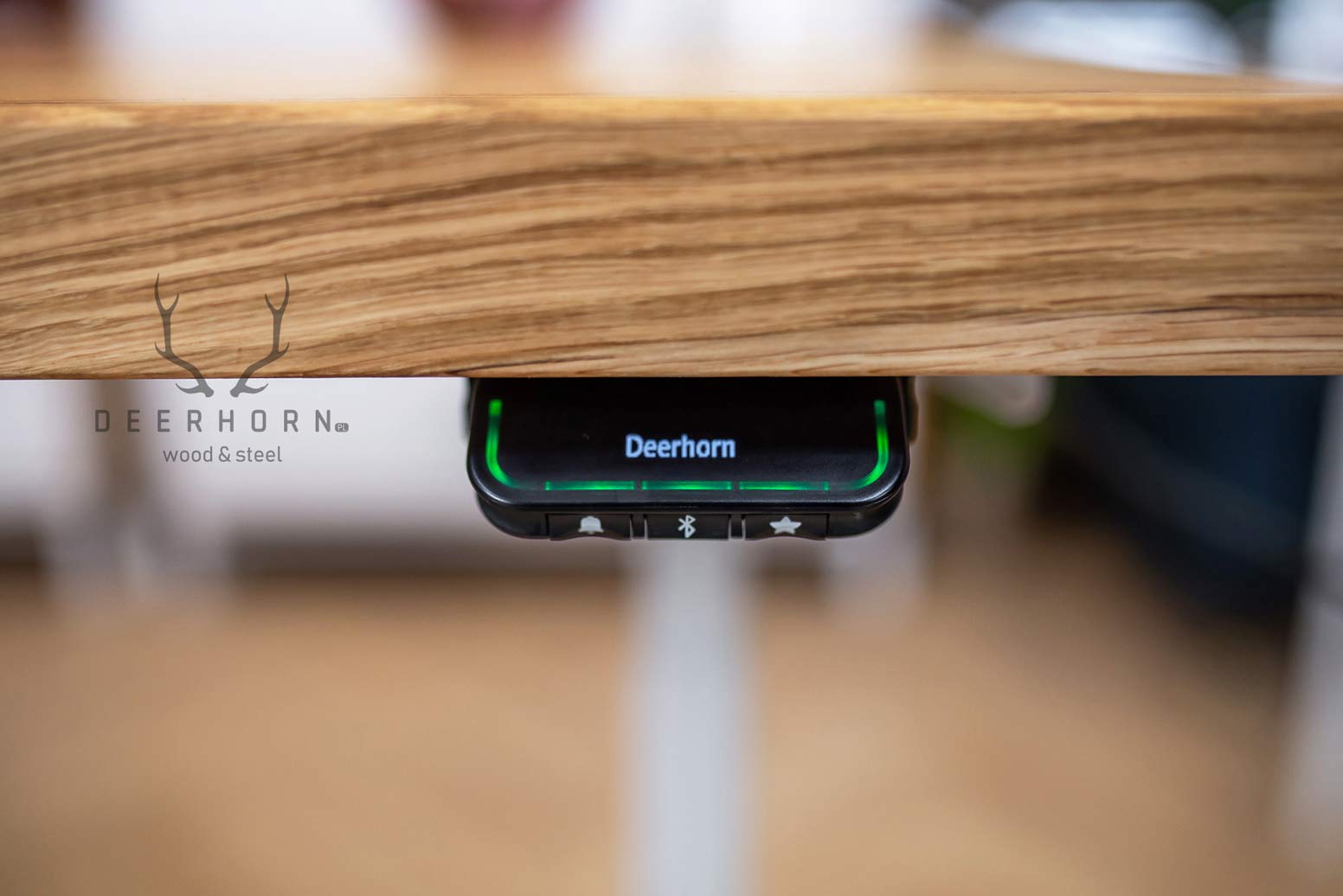 Bureau réglable en hauteur avec plateau en bois blanc