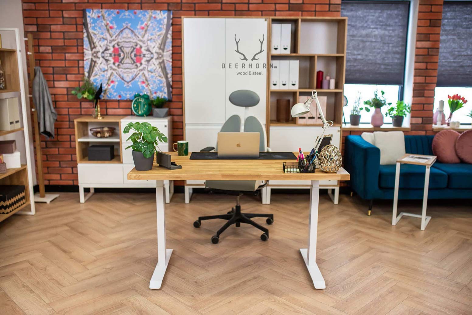 Bureau réglable en hauteur avec plateau en bois blanc
