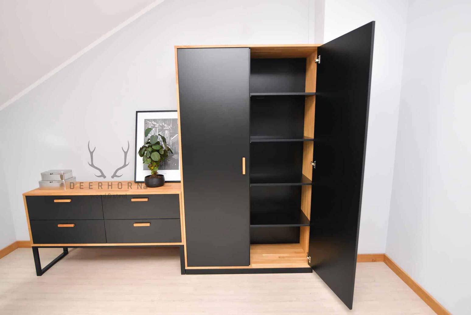 Classeur fermable pour le bureau. Largeur 118cm