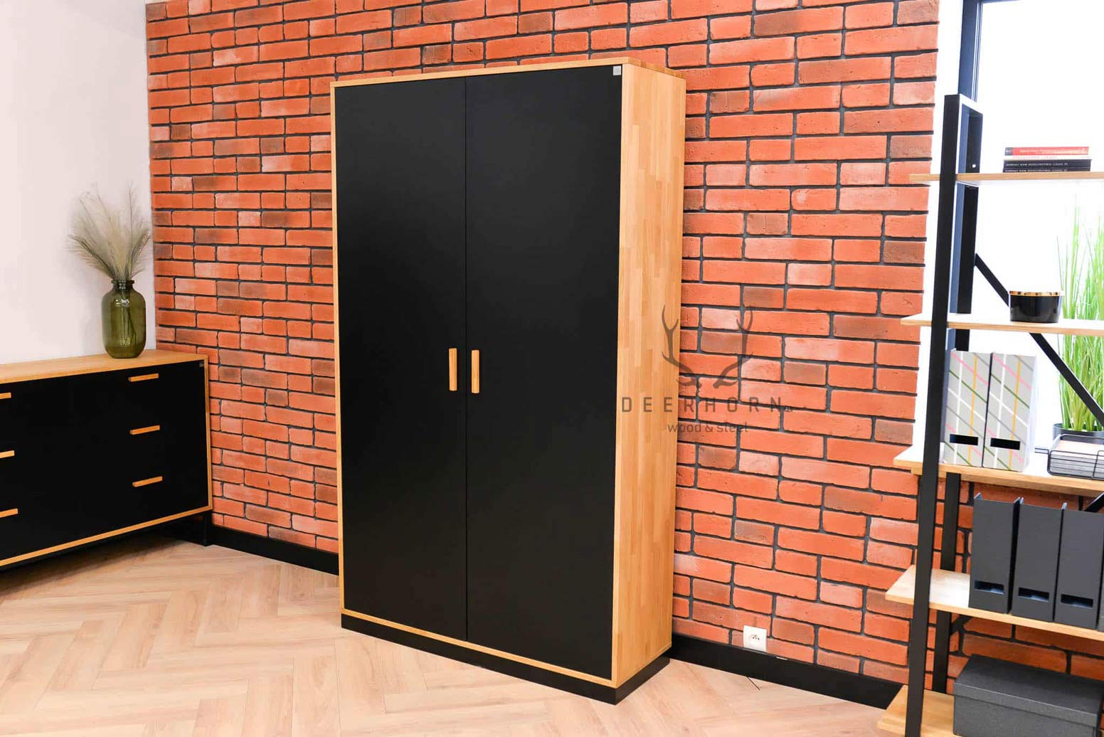 Classeur fermable pour le bureau. Largeur 118cm