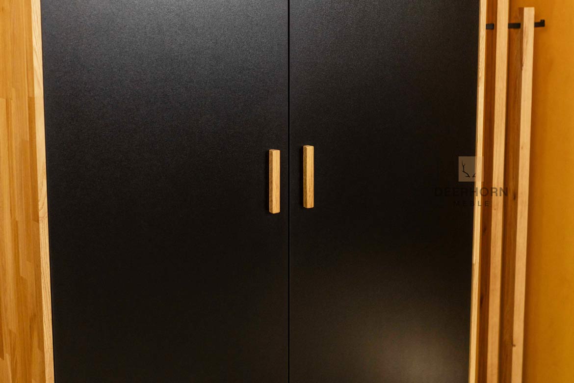 Classeur fermable pour le bureau. Largeur 118cm