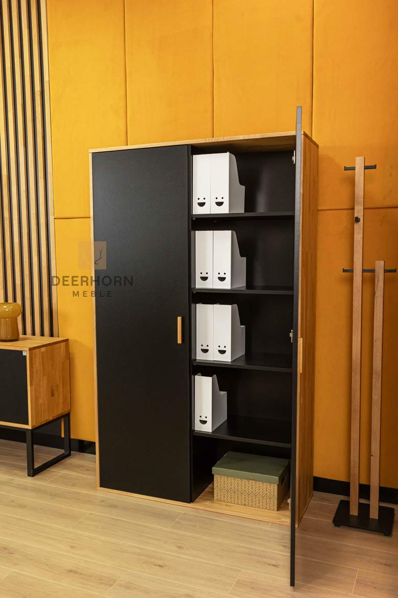 Classeur fermable pour le bureau. Largeur 118cm