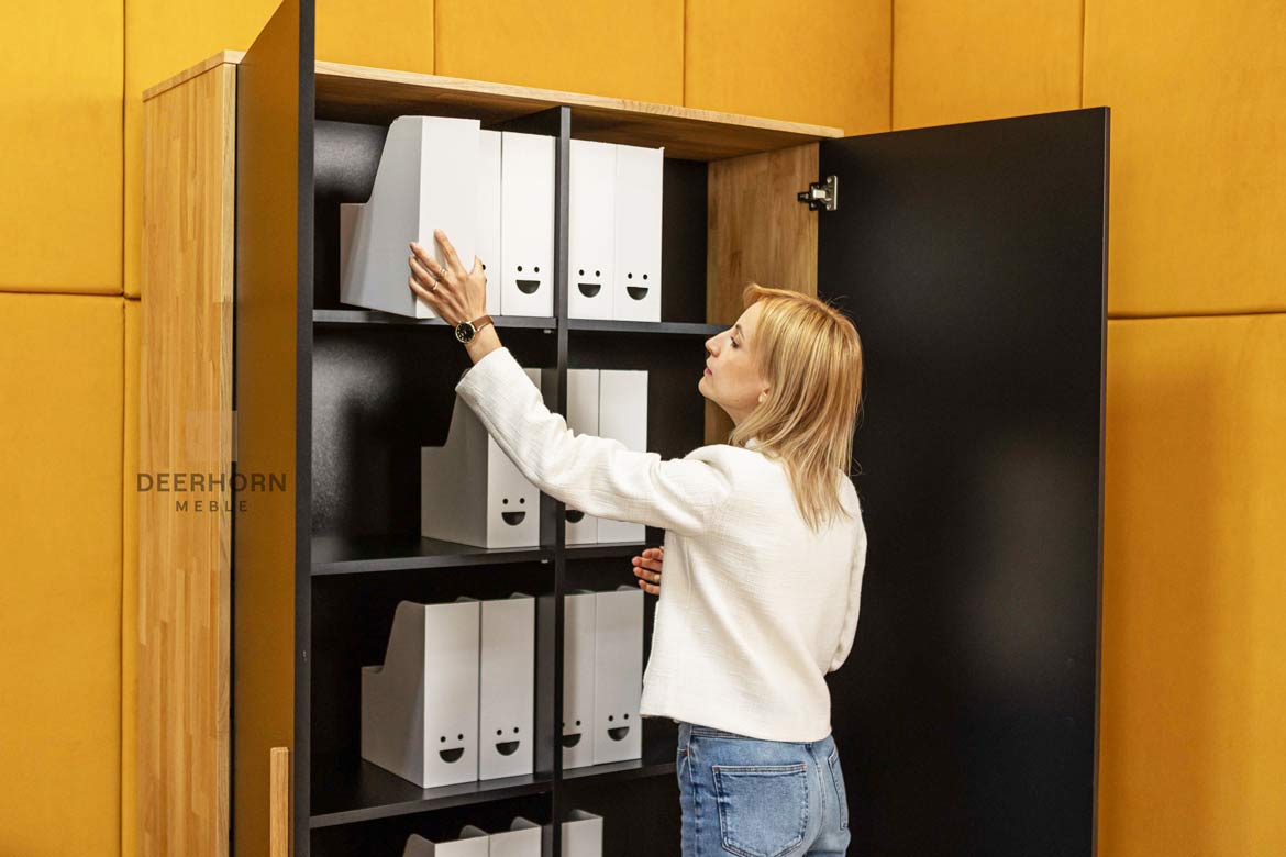 Classeur fermable pour le bureau. Largeur 118cm