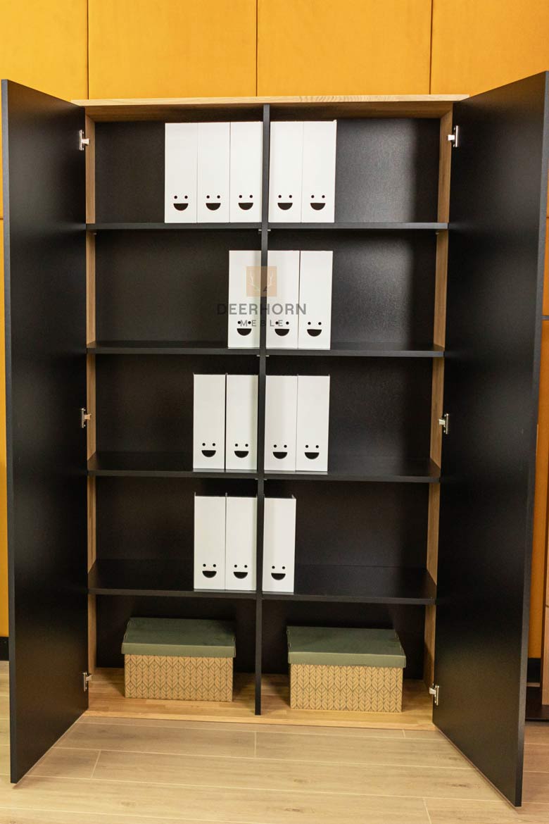 Classeur fermable pour le bureau. Largeur 118cm