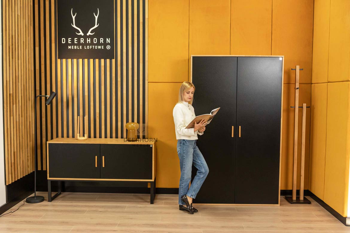 Classeur fermable pour le bureau. Largeur 118cm