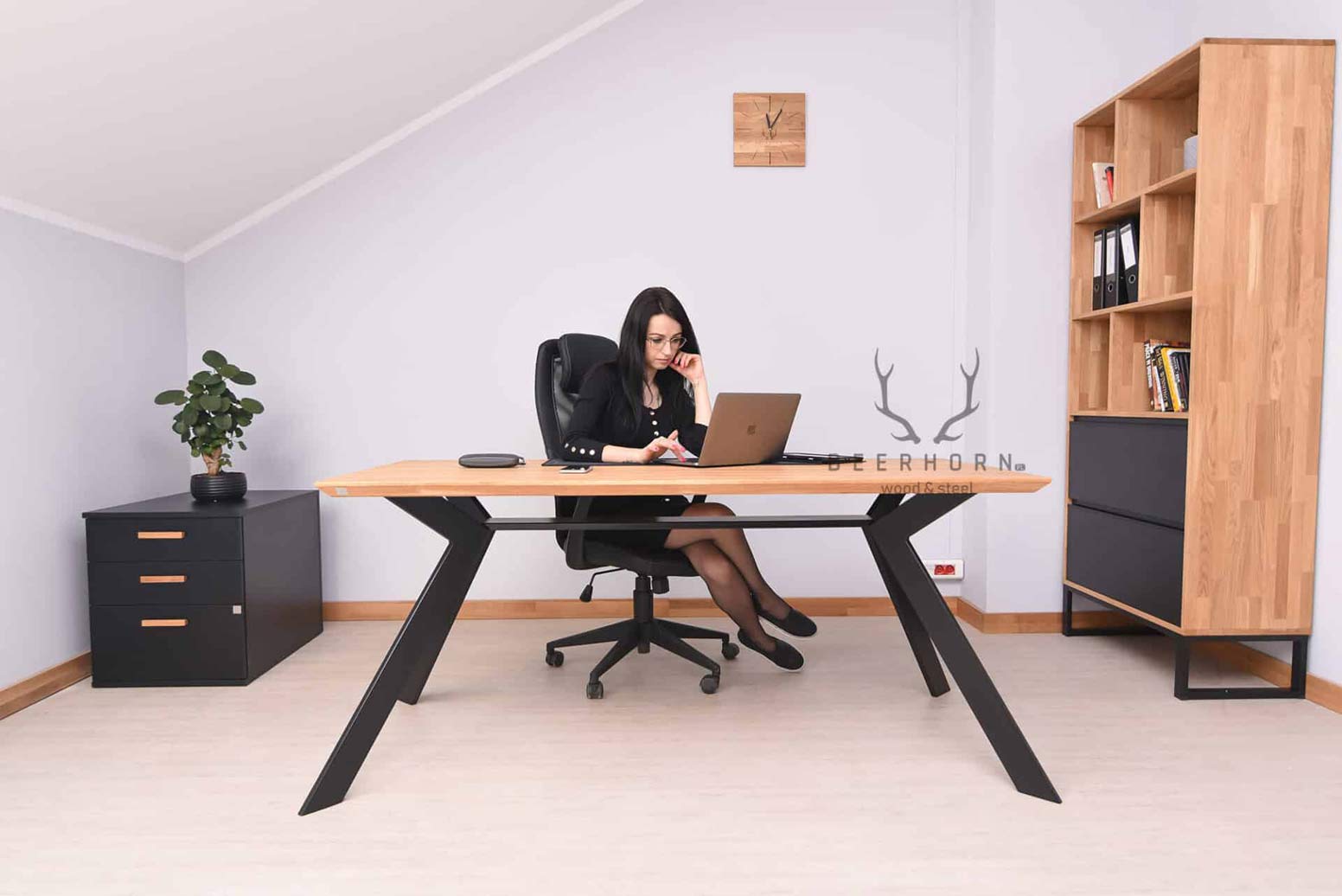 Bibliothèque de bureau avec tiroirs. Bibliothèque pour classeurs ou livres. Bureau Loft plus