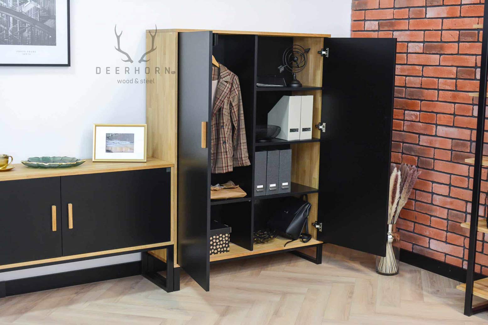 Armoire de bureau pour vêtements et classeurs. Largeur 118cm