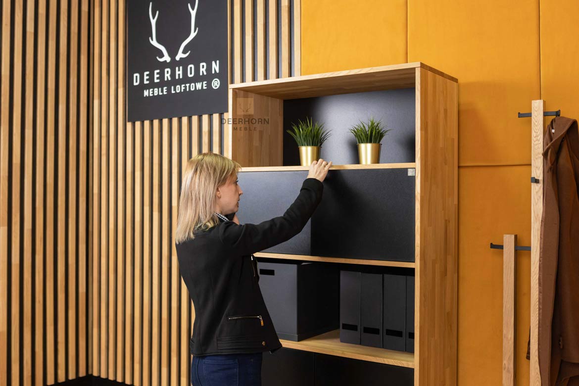 Bibliothèque de bureau moderne noire avec étagères étroites pour bureau de loft