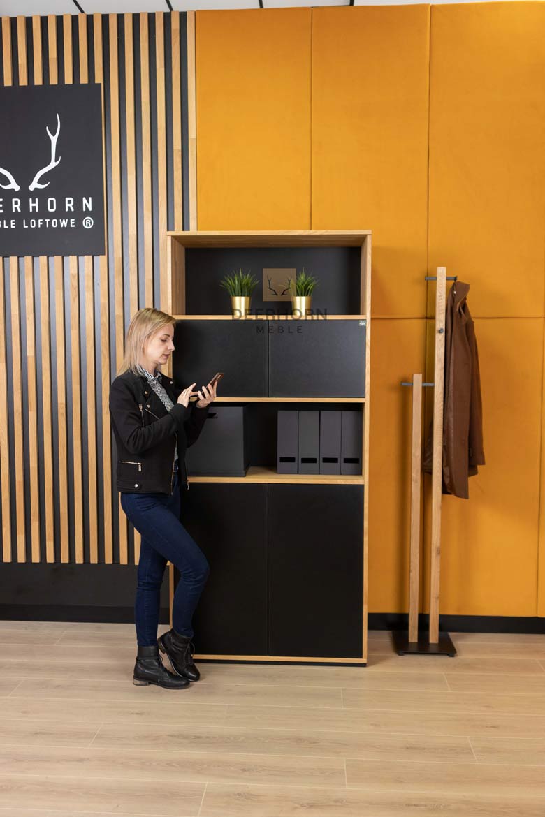 Bibliothèque de bureau moderne noire avec étagères étroites pour bureau de loft