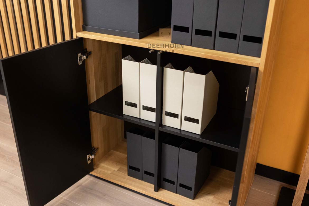 Bibliothèque de bureau moderne noire avec étagères étroites pour bureau de loft