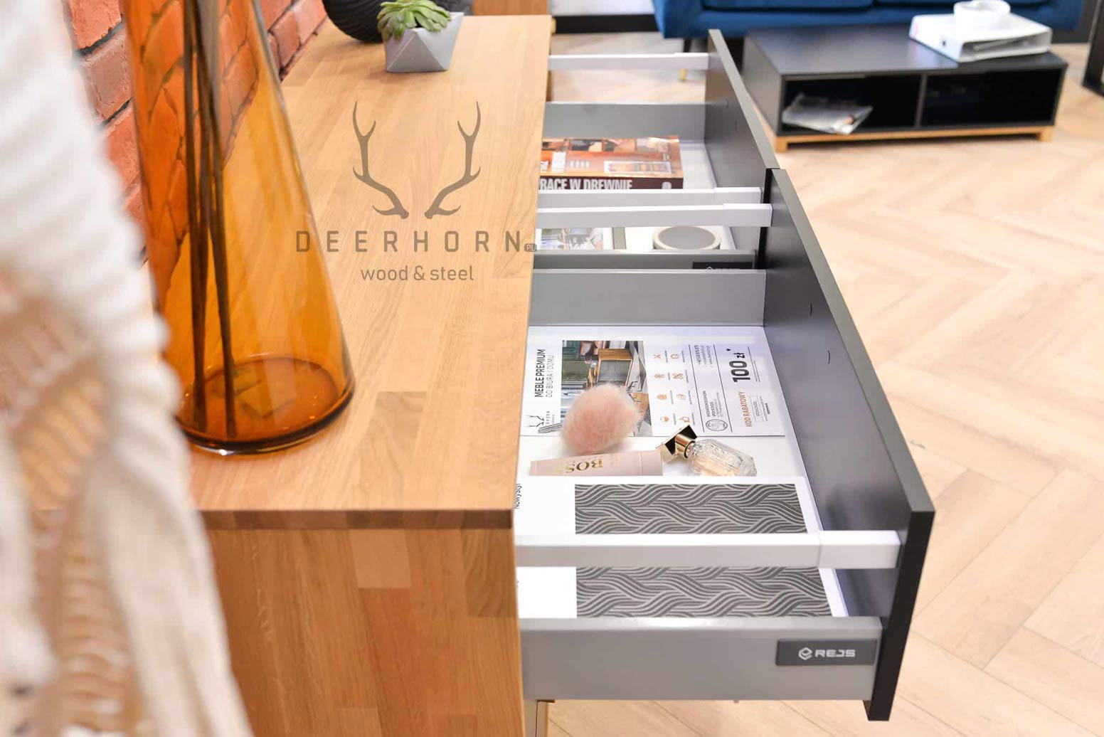 Commode en bois et métal de style industriel et loft. Largeur 140cm