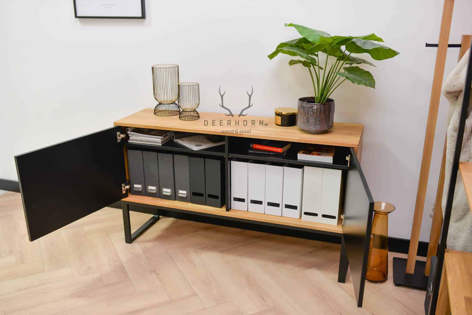 Classeur pour le bureau ou l'étude. Largeur 140cm