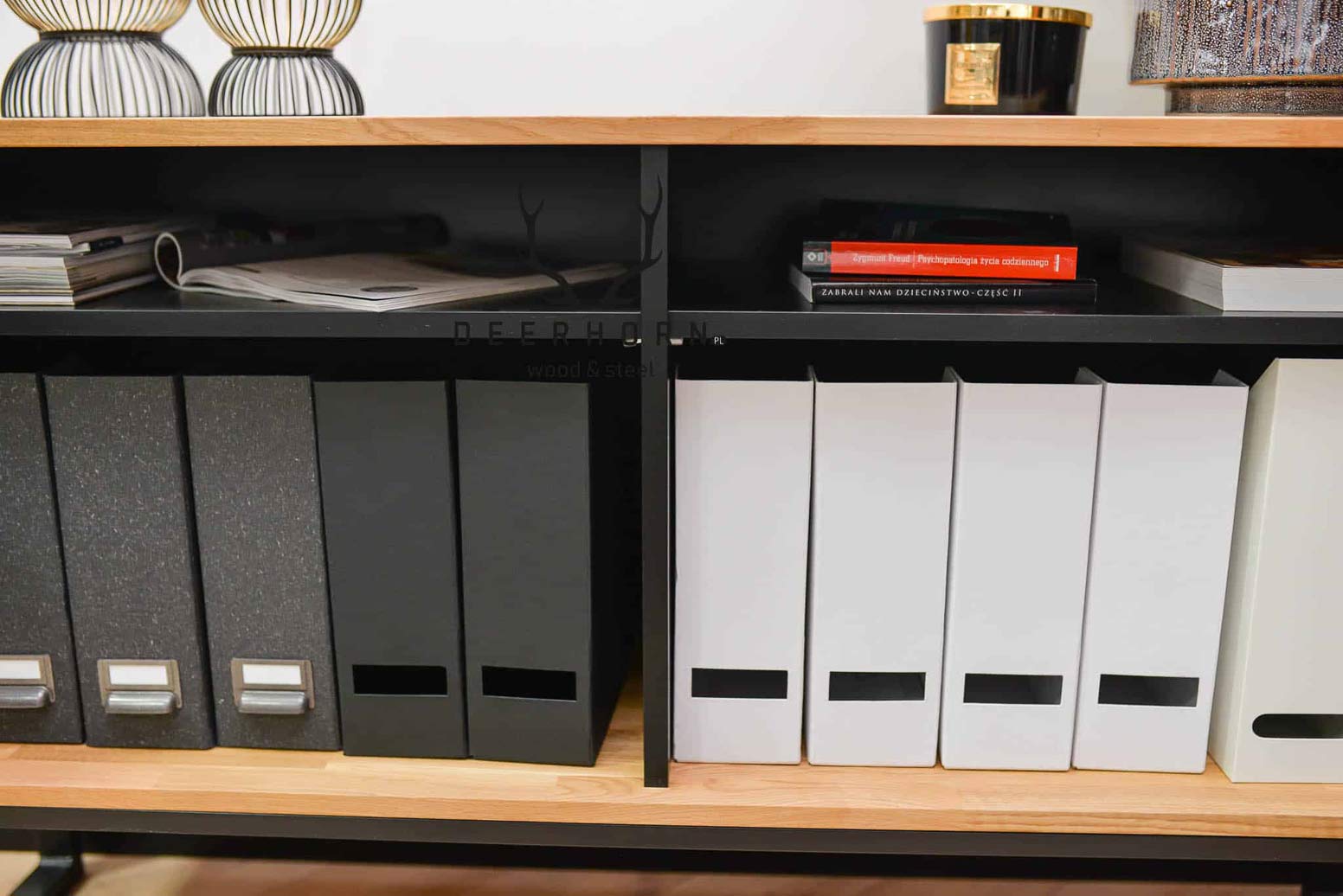 Classeur pour le bureau ou l'étude. Largeur 140cm