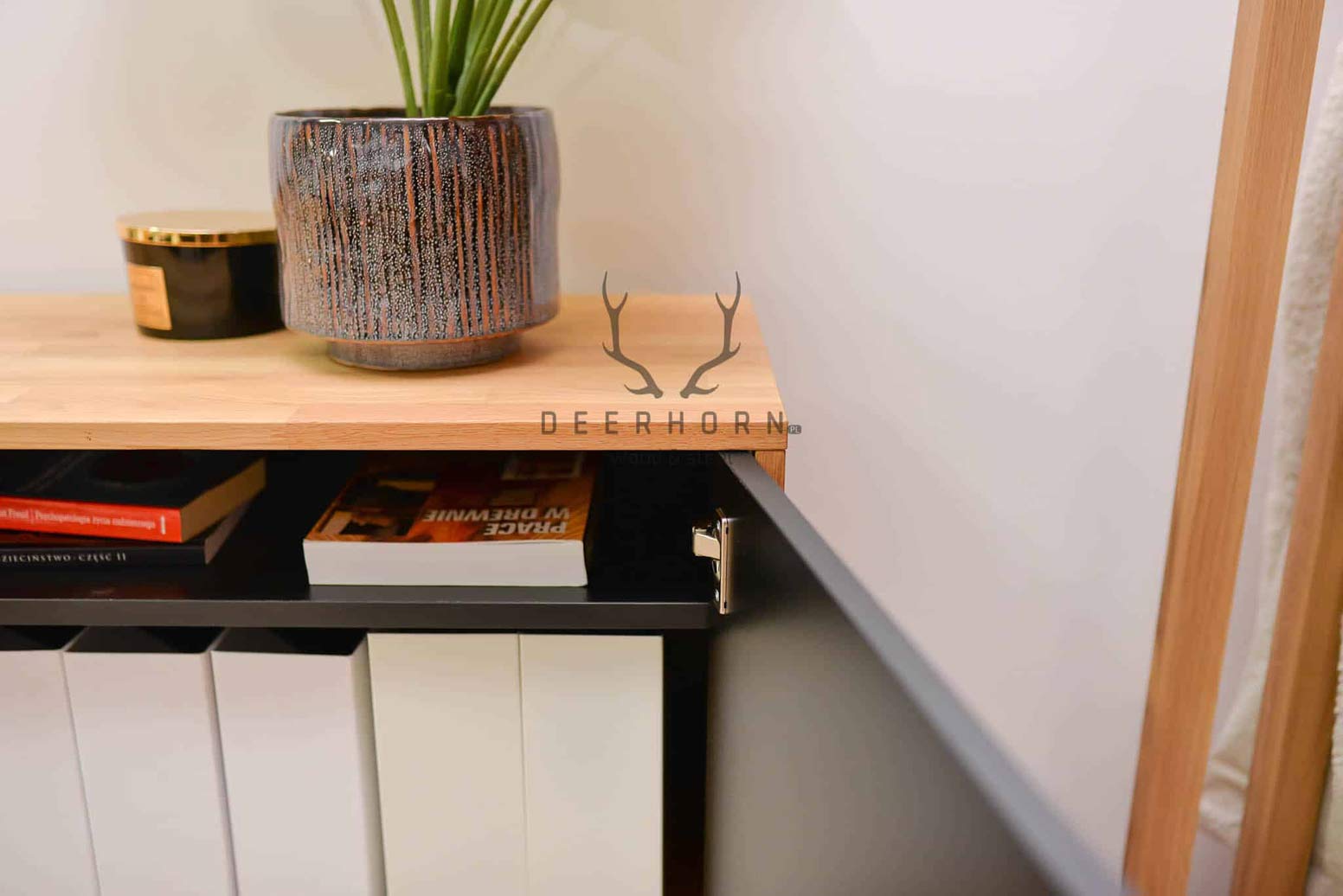 Classeur pour le bureau ou l'étude. Largeur 140cm