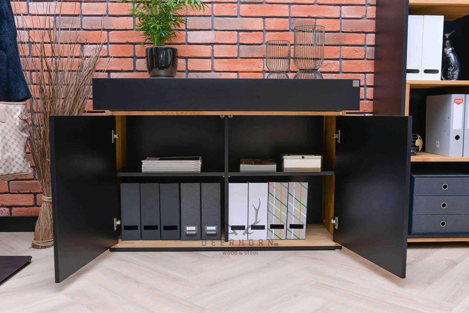 Bureau de loft noir commode étroite