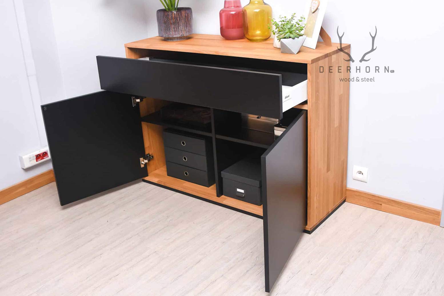 Bureau de loft noir commode étroite