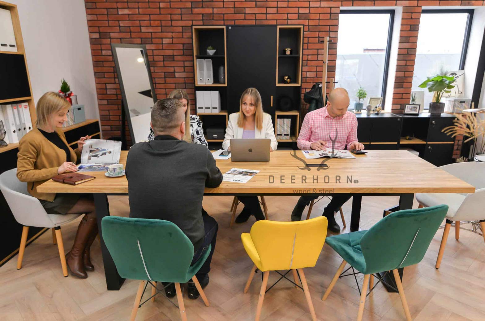 Table de conférence avec plateau en bois 270x100cm avec trous pour câbles
