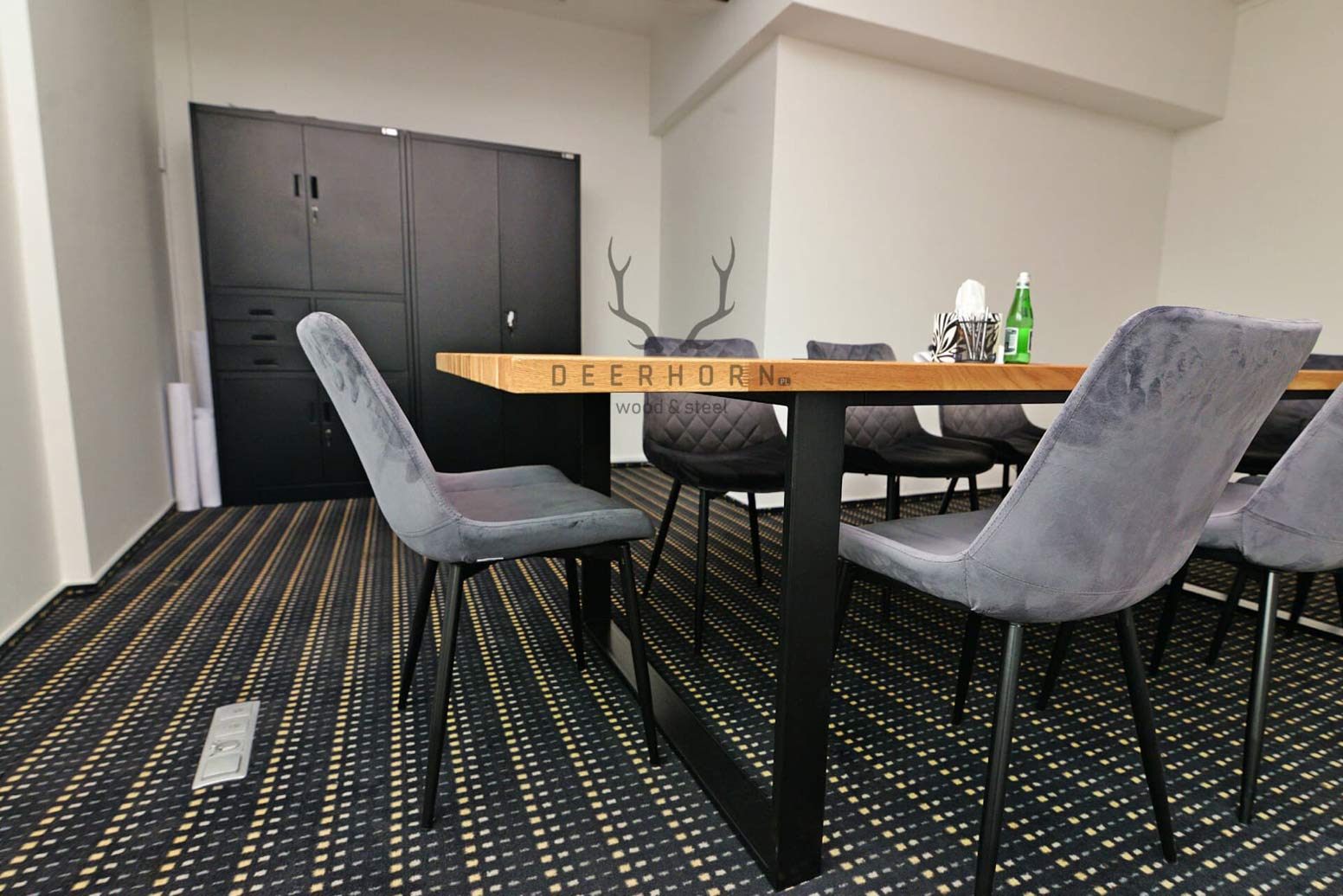 Table de conférence avec plateau en bois 270x100cm avec trous pour câbles