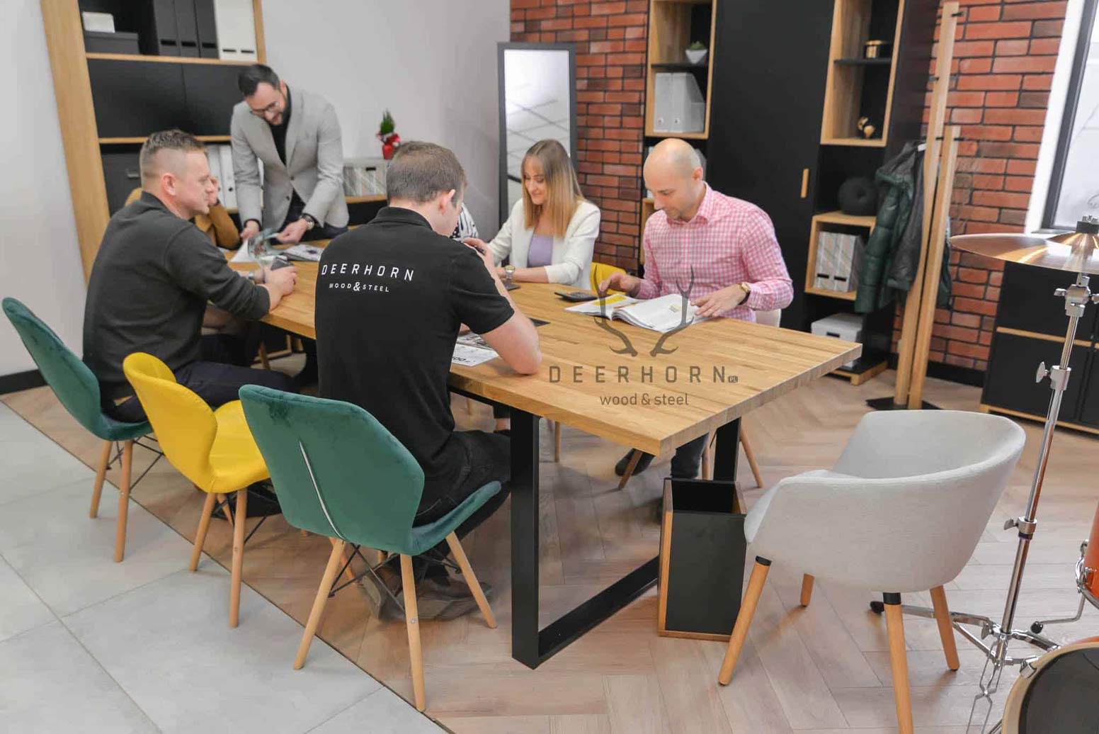 Table de conférence avec plateau en bois 270x100cm avec trous pour câbles