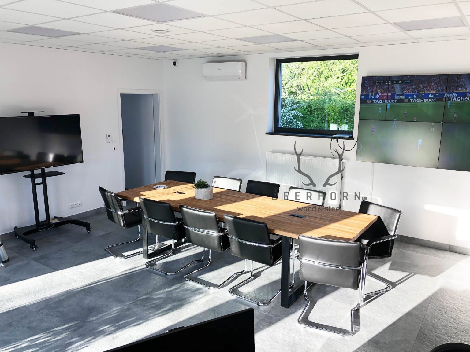 Table de conférence avec plateau en bois 270x100cm avec trous pour câbles