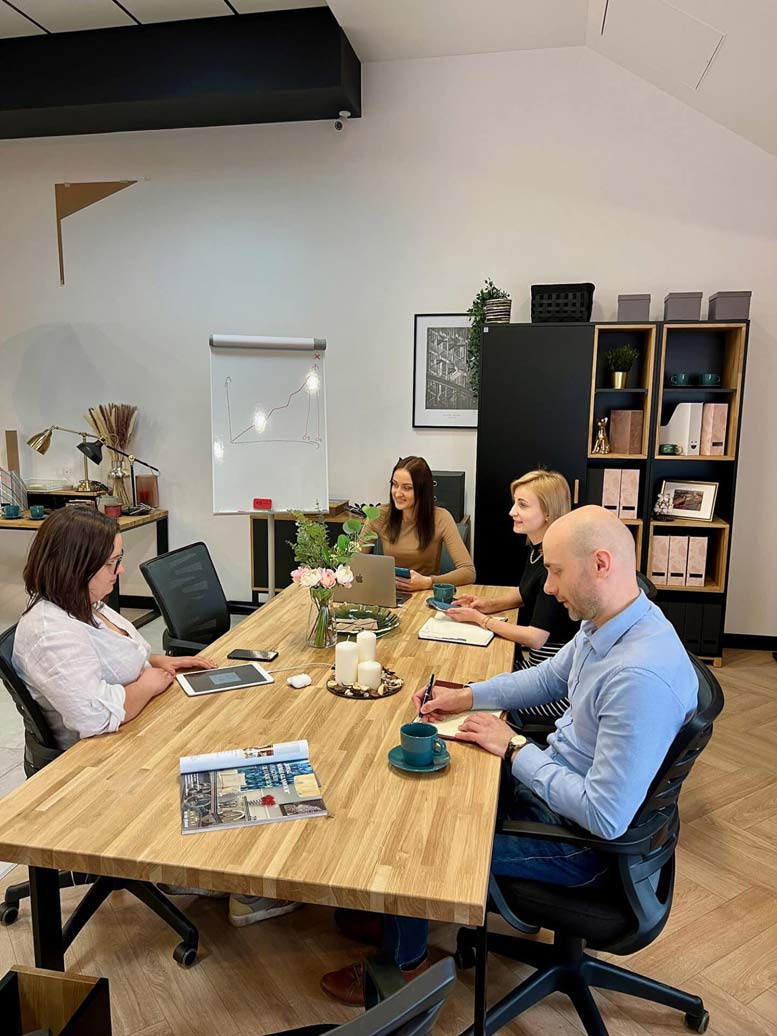 Table de conférence avec plateau en bois 220x100cm avec trou pour câble