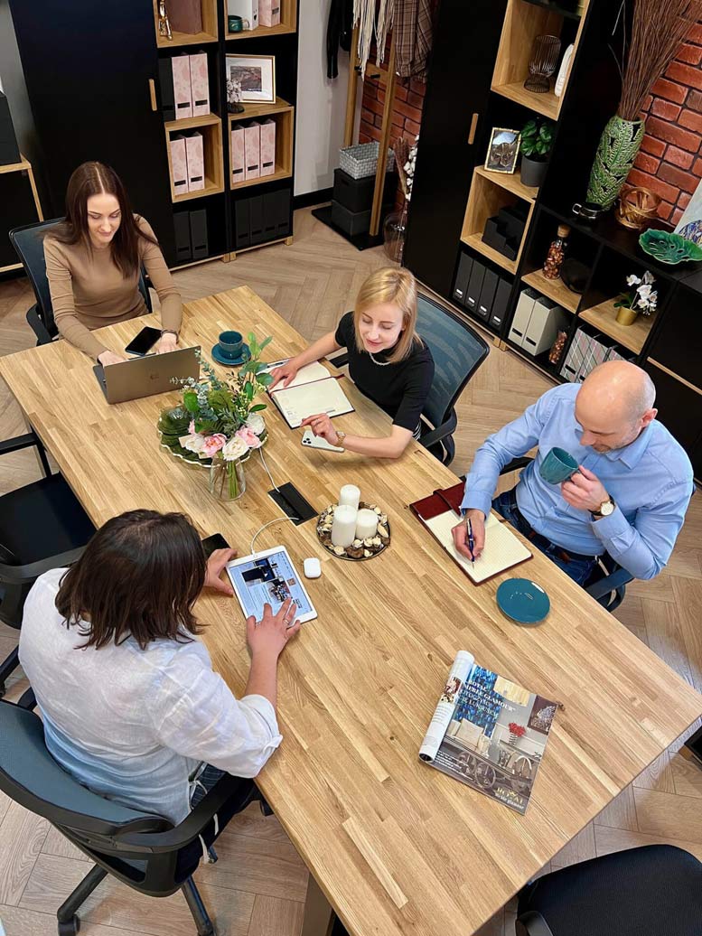Table de conférence avec plateau en bois 220x100cm avec trou pour câble