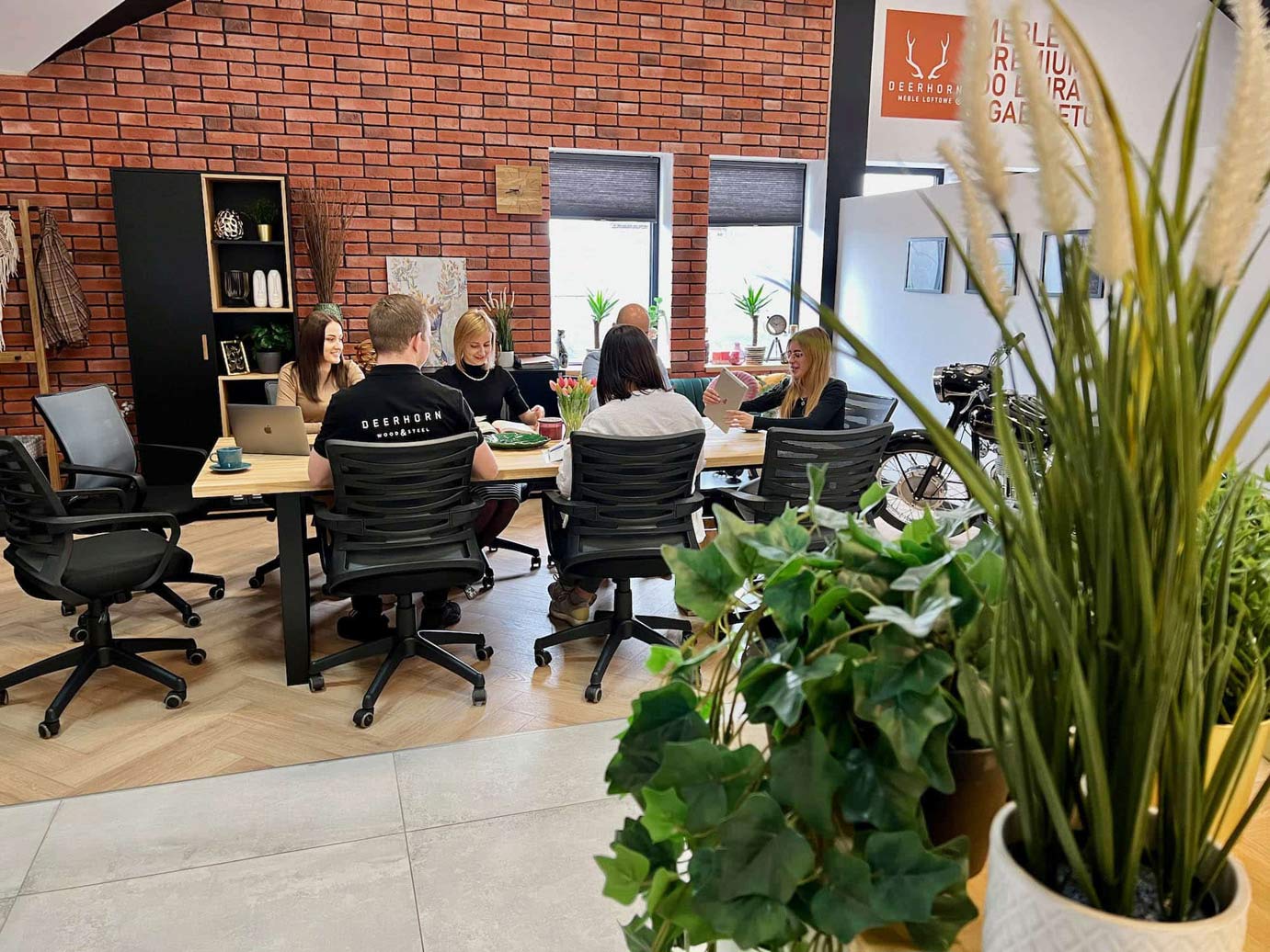 Table de conférence avec plateau en bois 250x100cm avec trous pour câbles