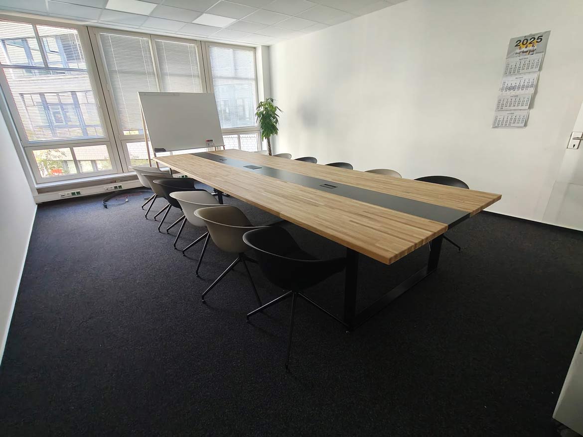 Une table de réunion qui a du caractère – réalisation pour une entreprise en Allemagne