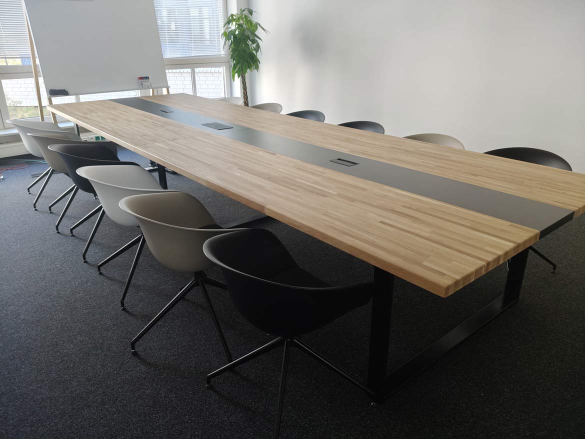 Une table de réunion qui a du caractère – réalisation pour une entreprise en Allemagne