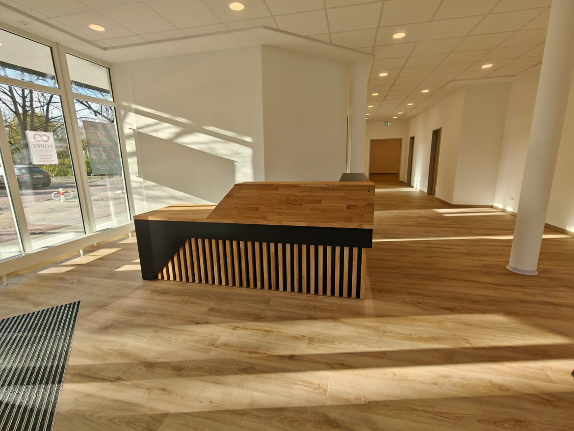 Comptoir d'accueil pour l'entreprise Poppe Bestattungen à Neustadt (Allemagne)
