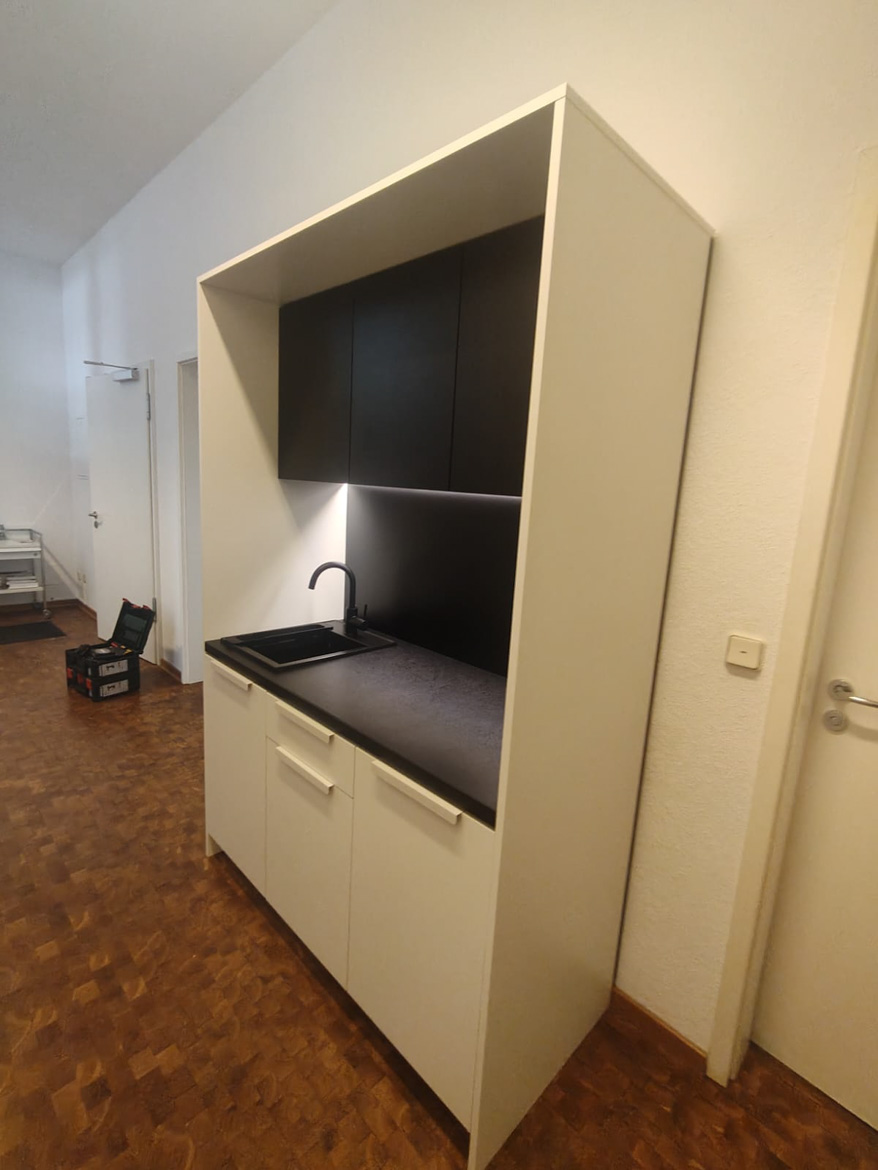 Coin cuisine pour un cabinet d'architecture et d'ingénierie à Francfort, en Allemagne