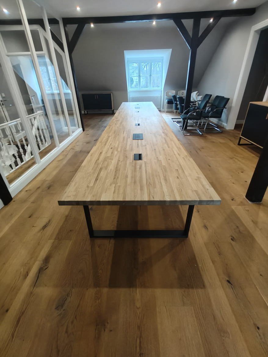 Tables de conférence pour le cabinet fiscal Ehlers und Schaefer à Brême (Allemagne)