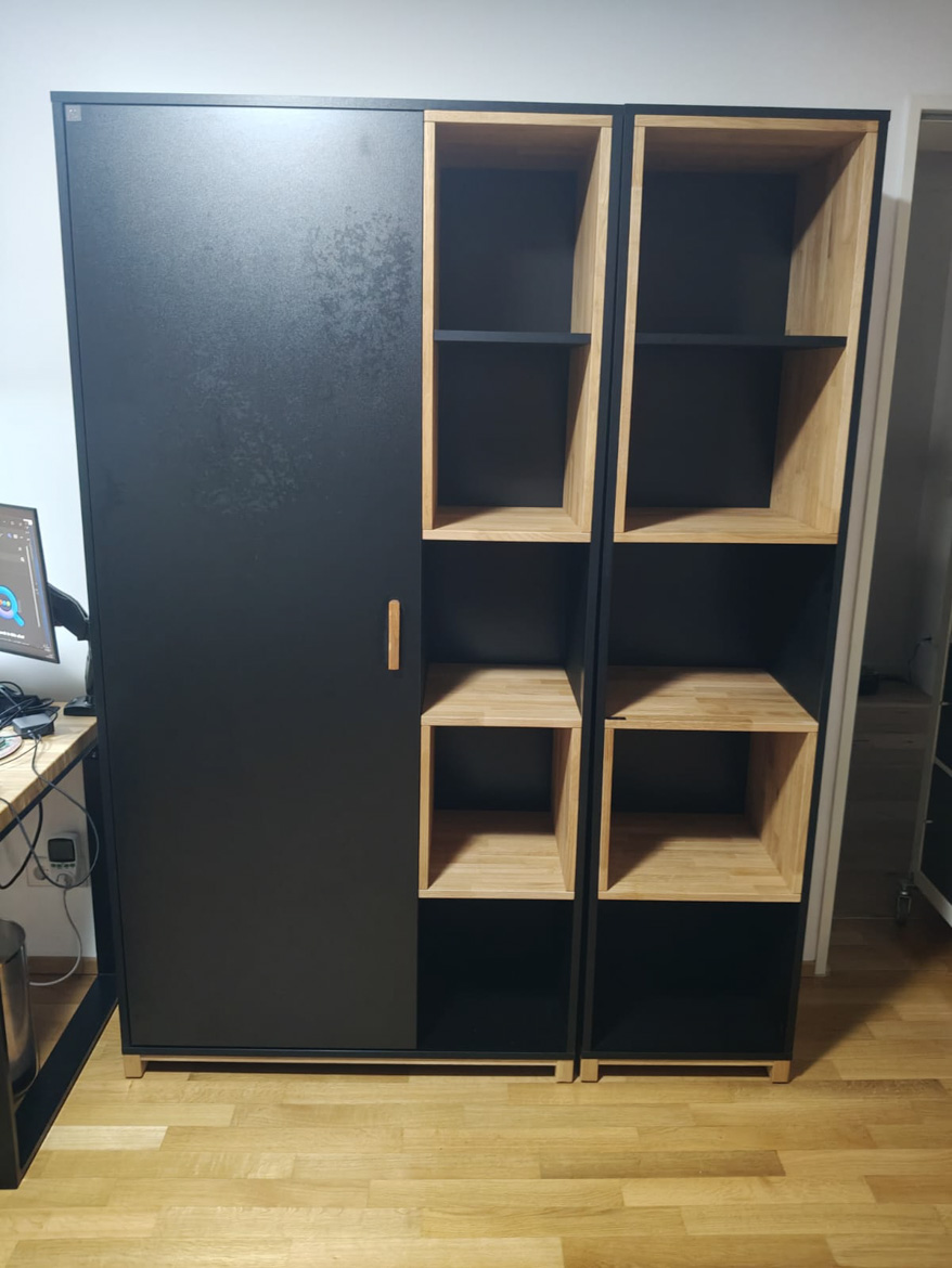 Équipement de bureau à domicile pour M. Aleksander, professionnel du secteur informatique (Allemagne)