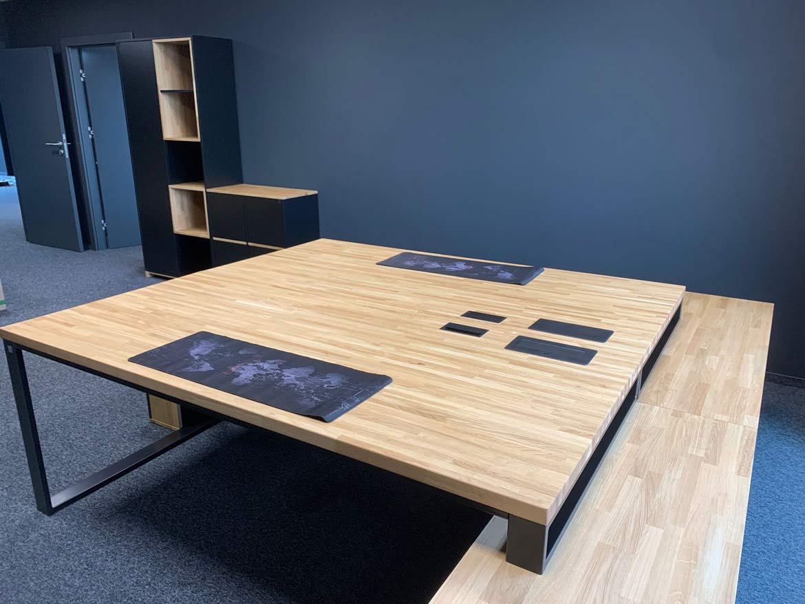 Mobilier de bureau moderne pour RCS Engineering