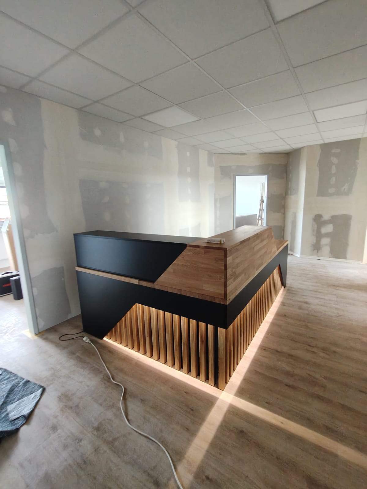 Réception du cabinet de podologie Lindenau à Leipzig (Allemagne) – un intérieur élégant pour un établissement médical